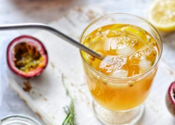 Cách làm chanh dây dễ dàng kết hợp với mật ong và hạt chia