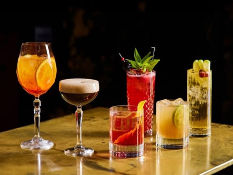 Những chiếc ly cocktail đẹp, trong suốt, đường nét tinh tế